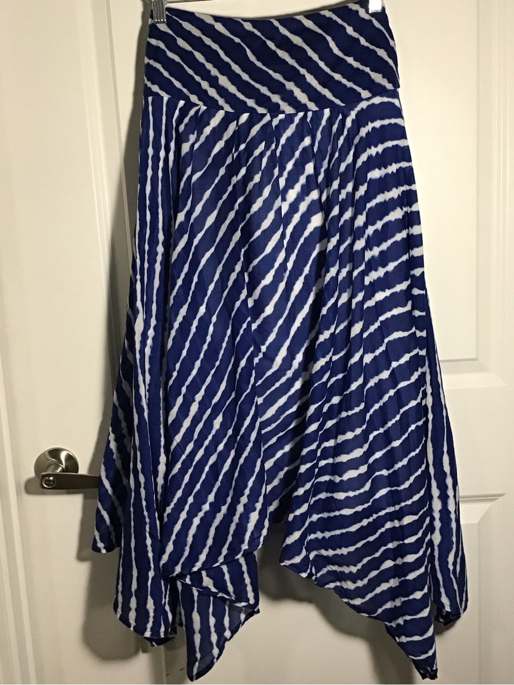 Monroe & Main Blue and White Asymmetrical Handkerchief Skirt M